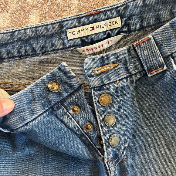 Tommy Hilfiger Cowboy fit women’s jeans. Like new - Picture 3 of 4